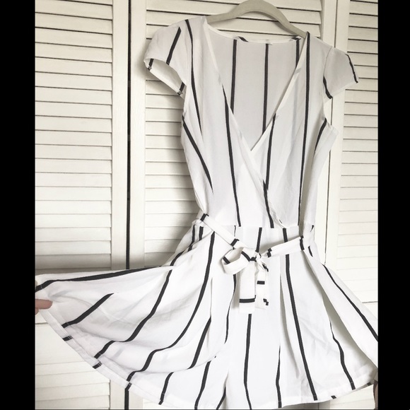 NEW WHITE & BLACK STRIPED ROMPER - Picture 2 of 2